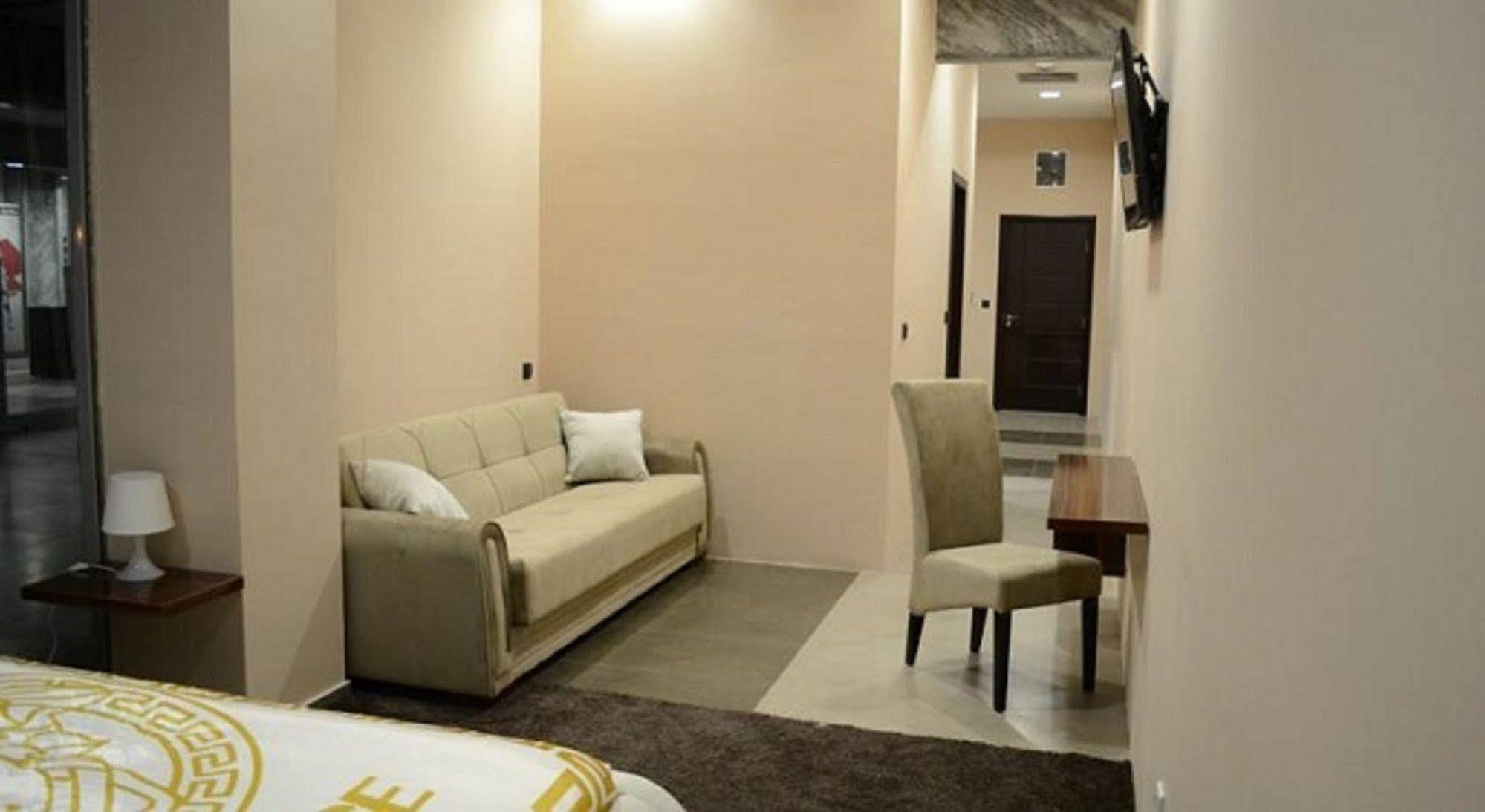 Hotel Metropolitan By Belgrade Arena Экстерьер фото